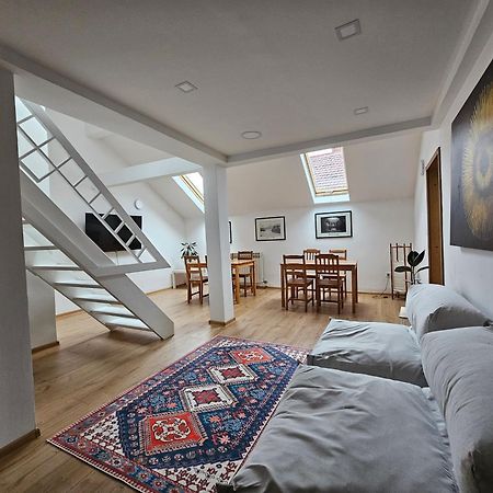 Leopold Chillout Hostel ซาราเยโว ภายนอก รูปภาพ