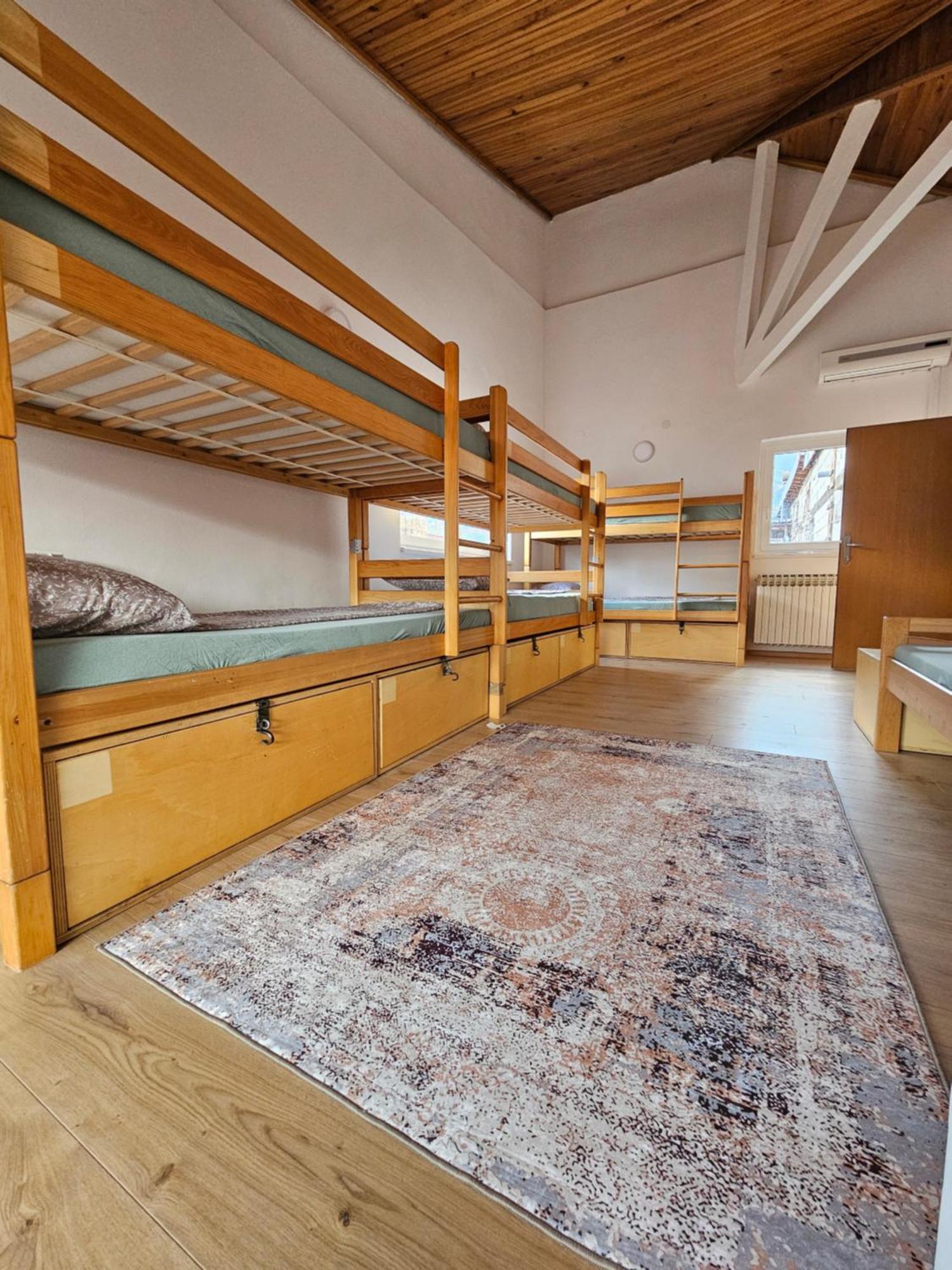 Leopold Chillout Hostel ซาราเยโว ภายนอก รูปภาพ