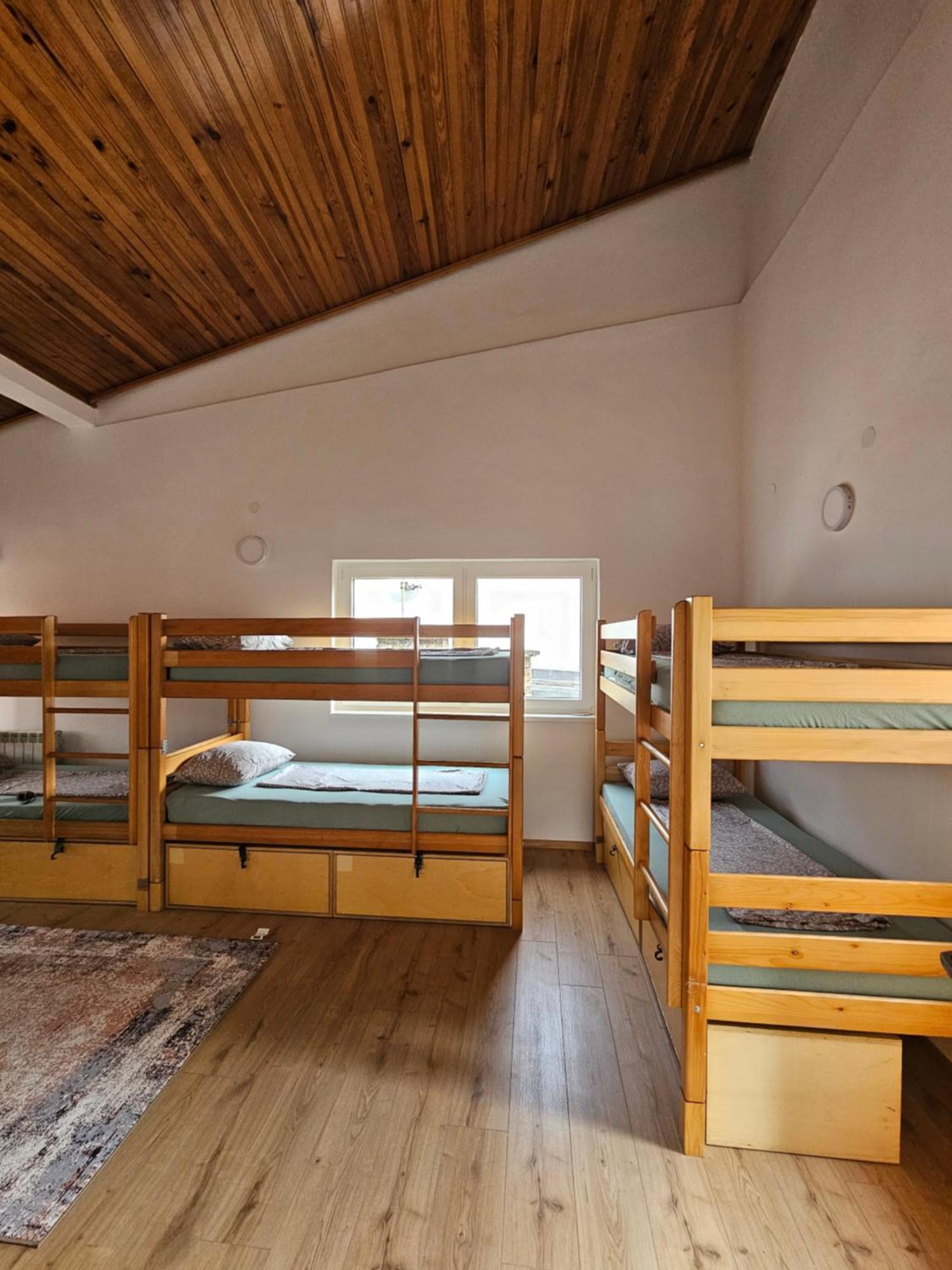 Leopold Chillout Hostel ซาราเยโว ภายนอก รูปภาพ