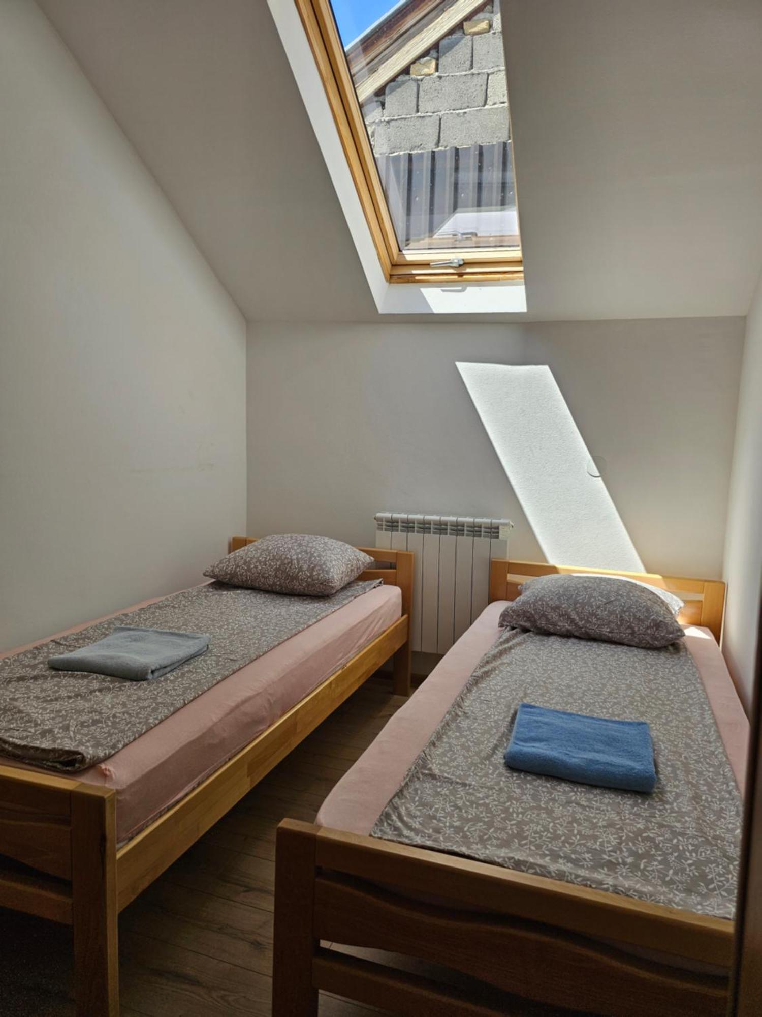 Leopold Chillout Hostel ซาราเยโว ภายนอก รูปภาพ