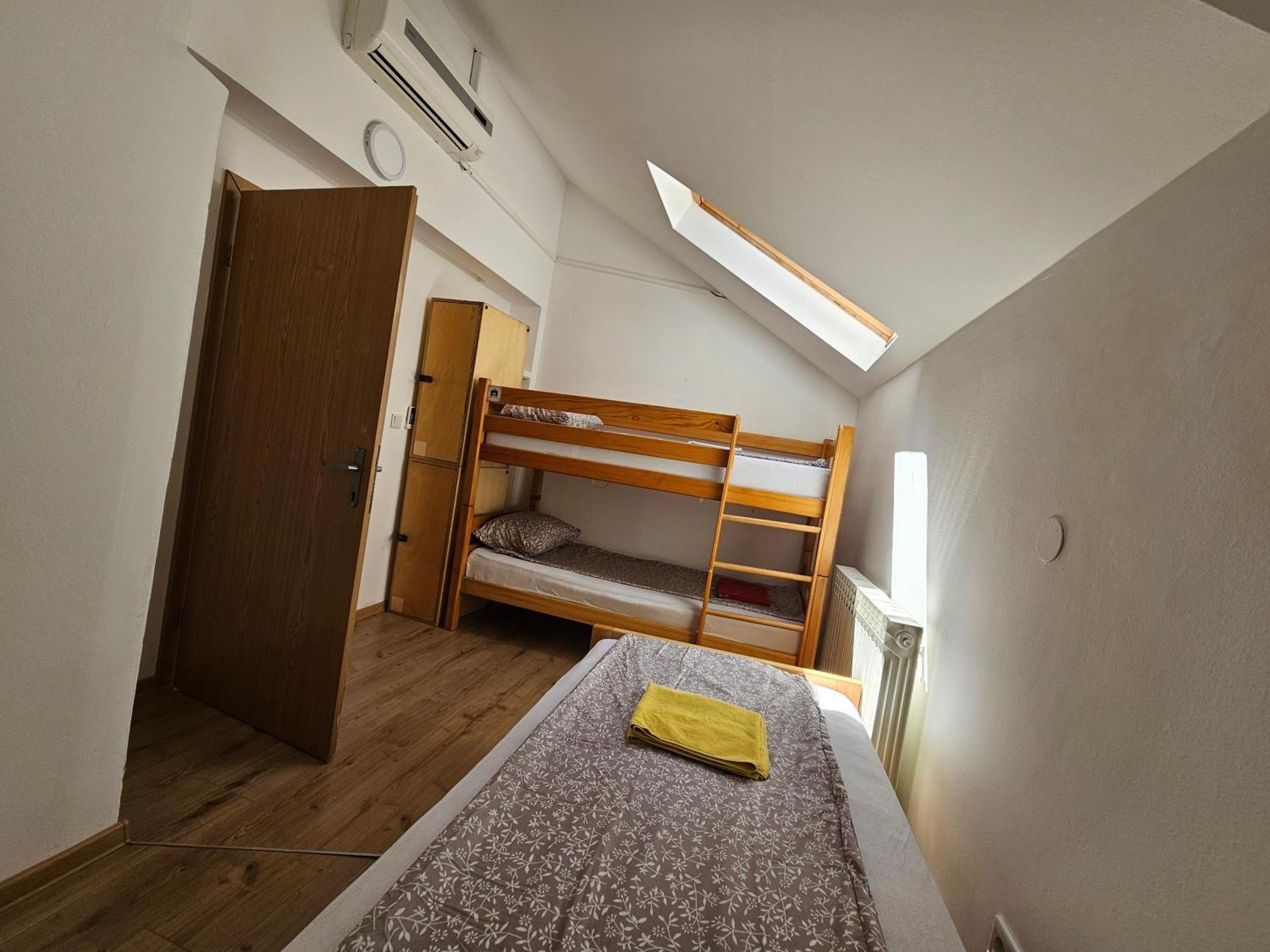 Leopold Chillout Hostel ซาราเยโว ภายนอก รูปภาพ