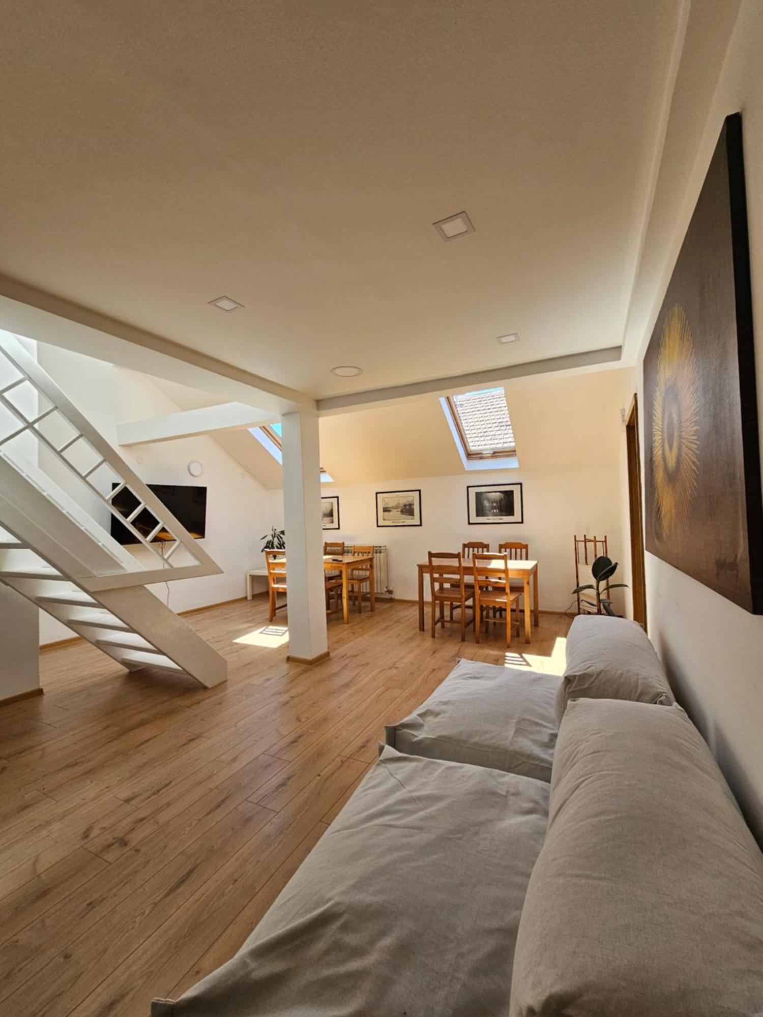 Leopold Chillout Hostel ซาราเยโว ภายนอก รูปภาพ