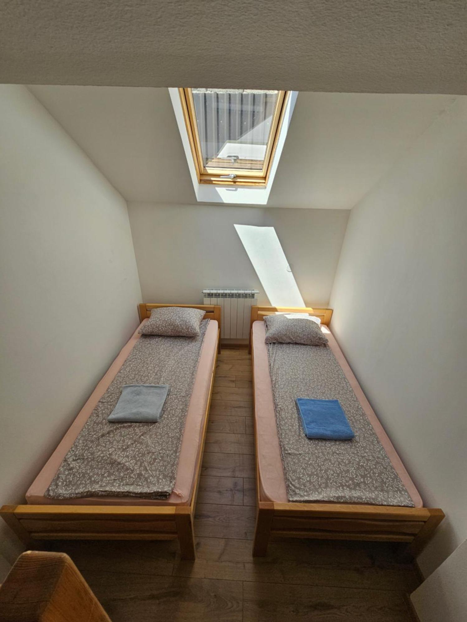 Leopold Chillout Hostel ซาราเยโว ภายนอก รูปภาพ