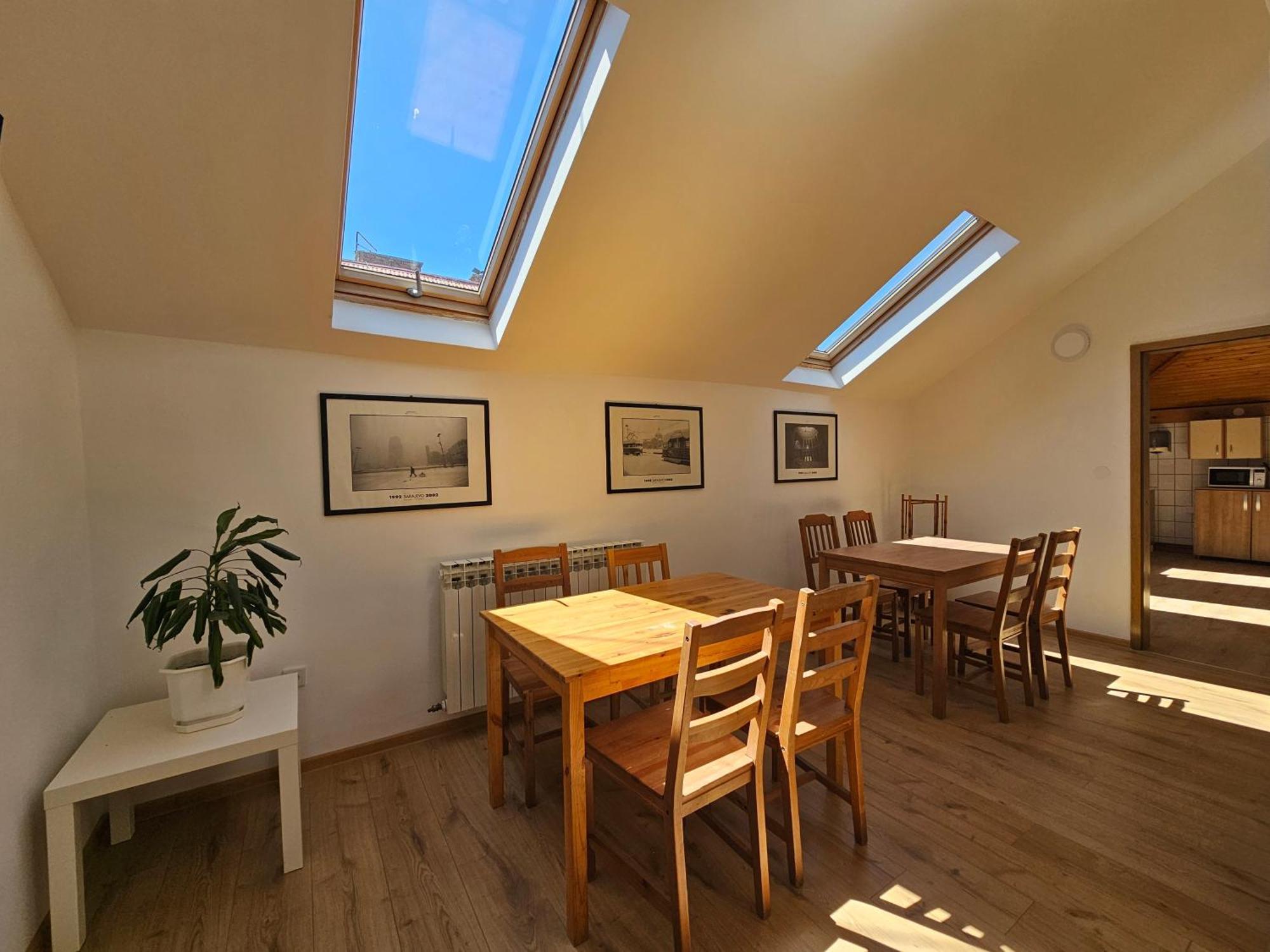 Leopold Chillout Hostel ซาราเยโว ภายนอก รูปภาพ