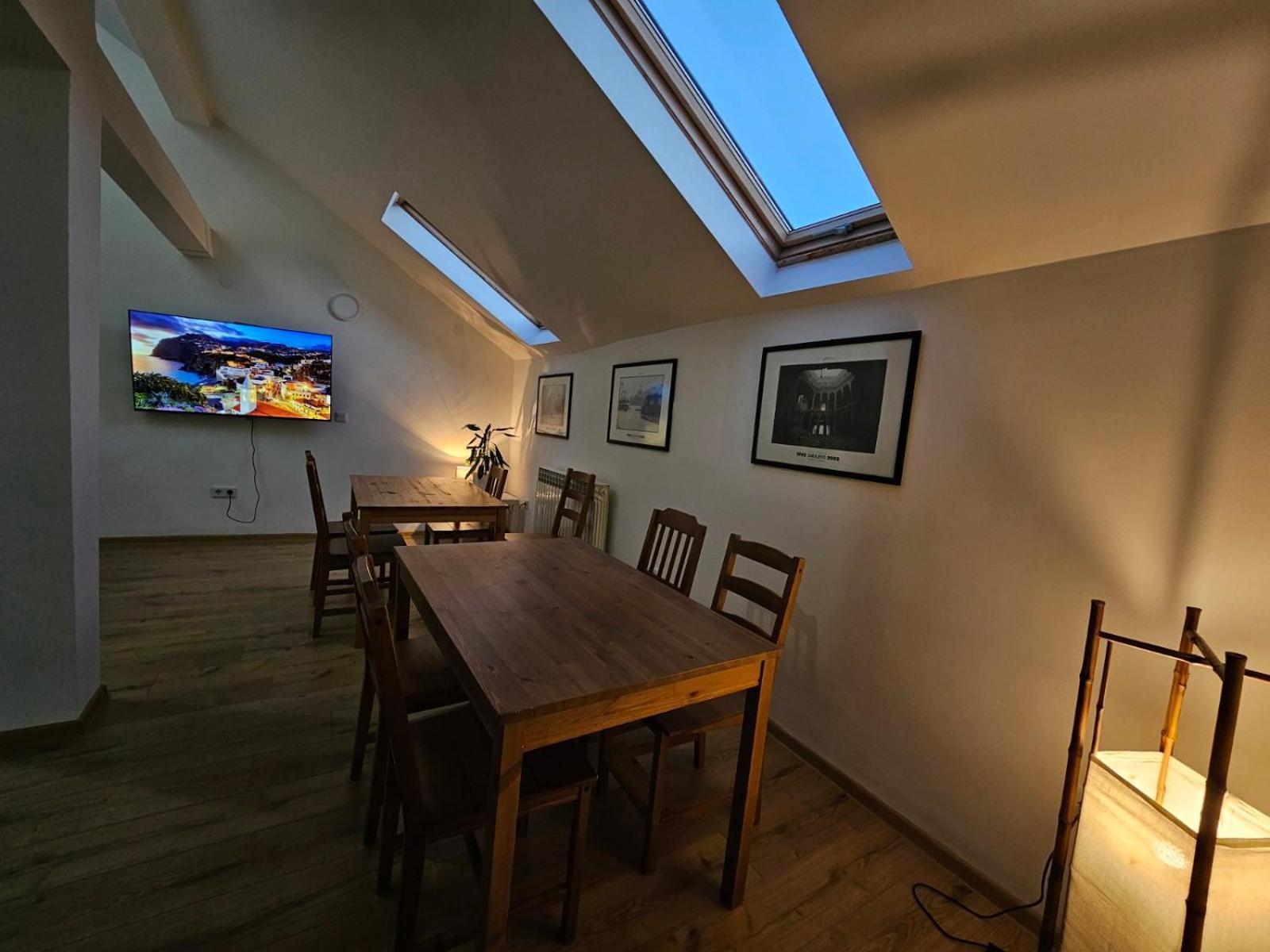 Leopold Chillout Hostel ซาราเยโว ภายนอก รูปภาพ