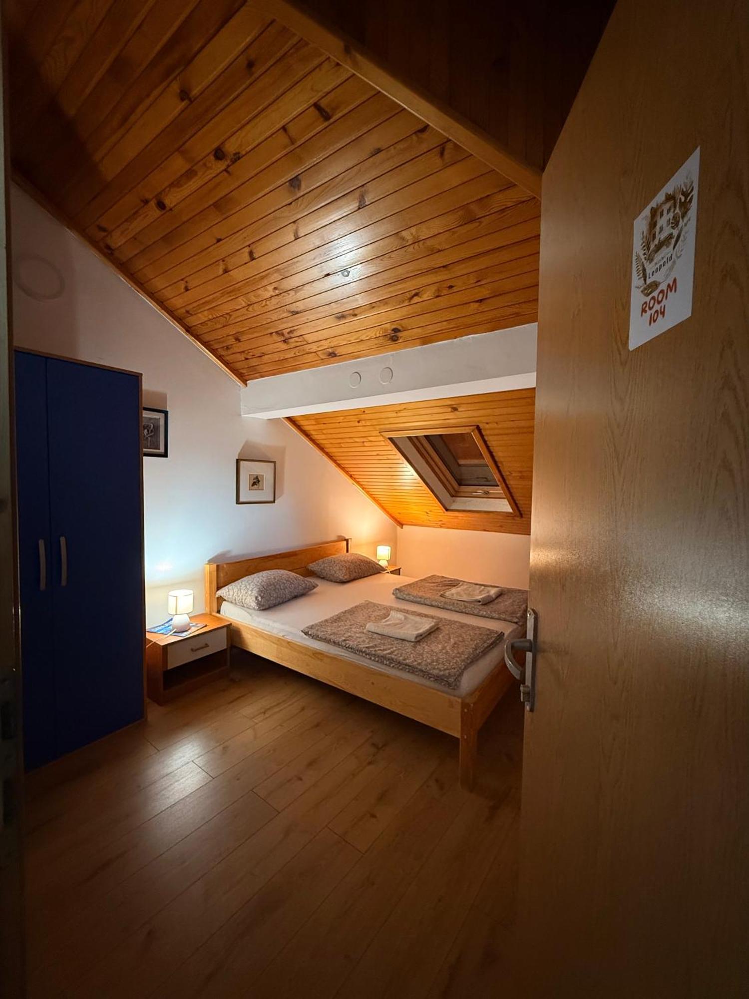 Leopold Chillout Hostel ซาราเยโว ภายนอก รูปภาพ